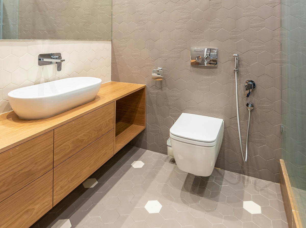 bidetta umieszczona wysoko